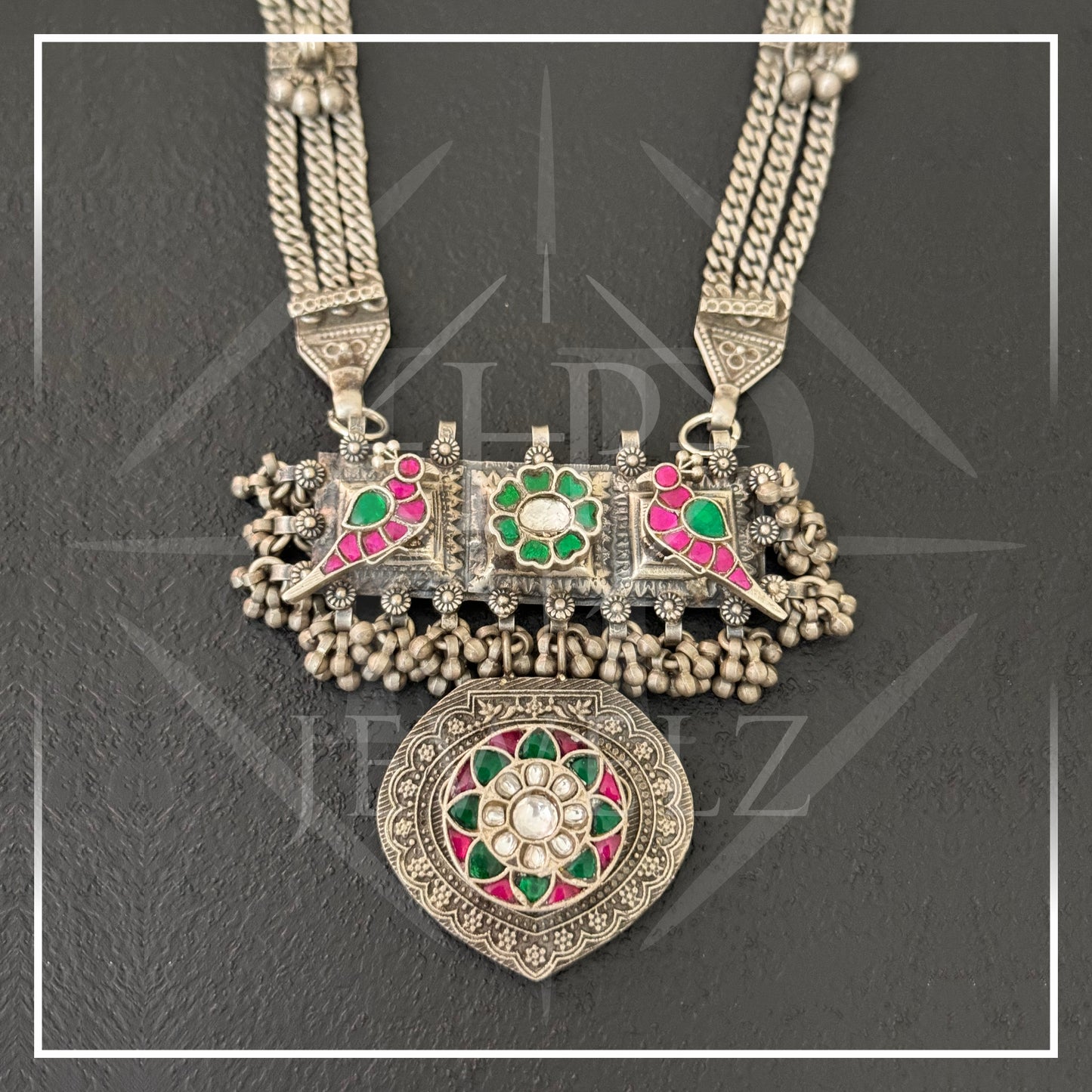 Kundan-Studded Sterling Silver Pendant Necklace