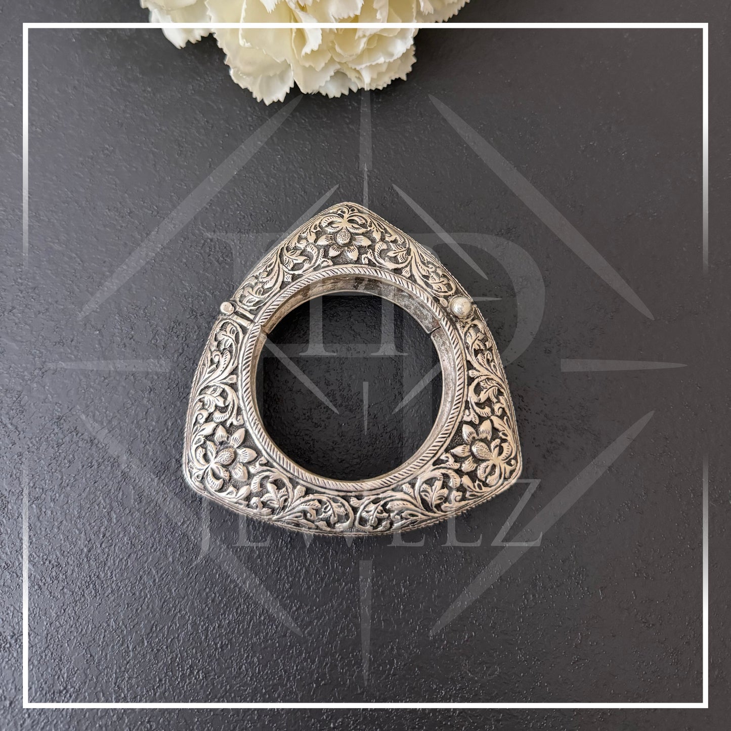 Eternal Vines: Intricately Carved Floral Silver Kada